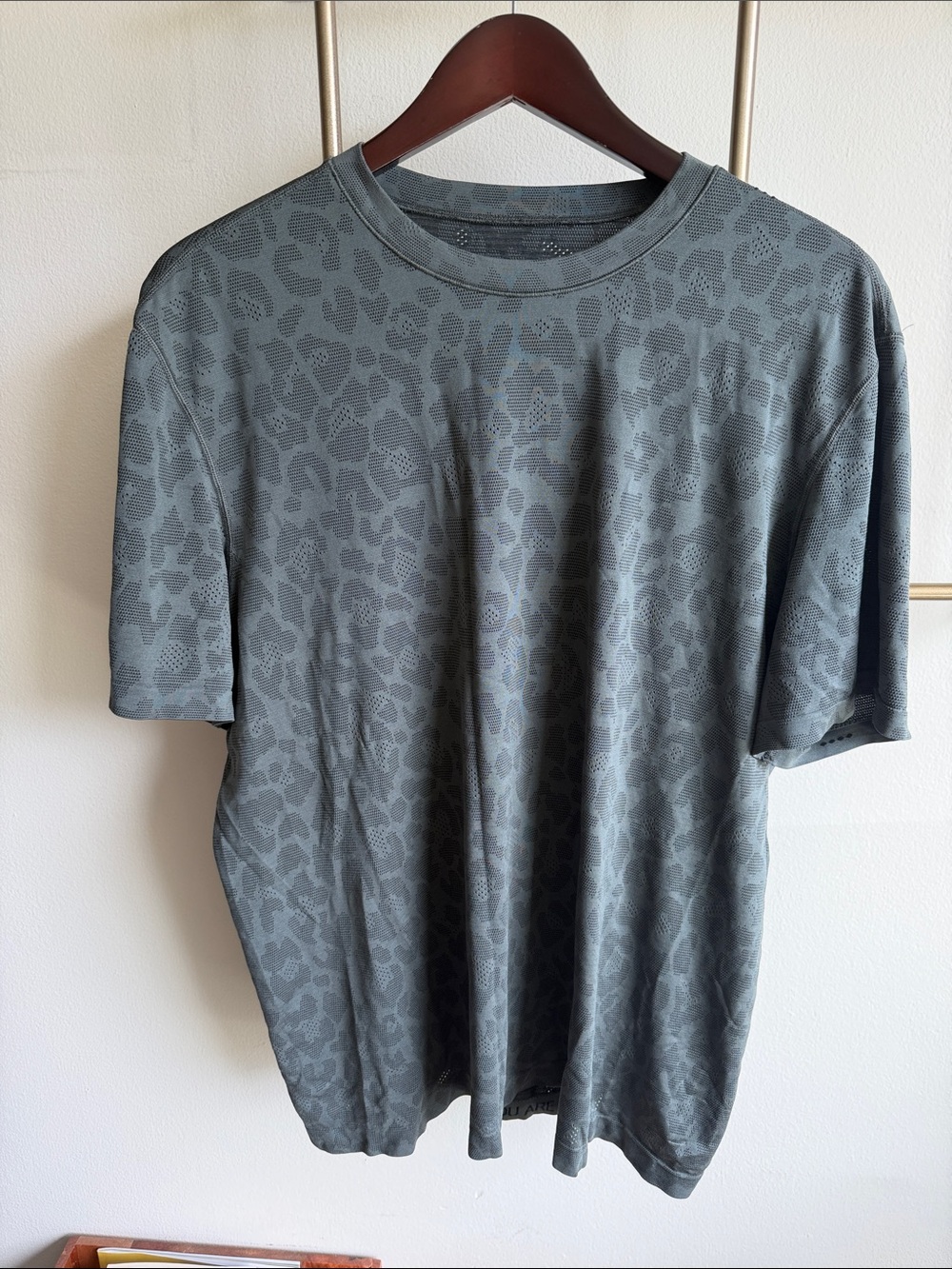 🎇SALE🎇 LULULEMON 🎇 ATHLETIC TSHIRT PRINTED 🎇 BLUE 🎇 LRG